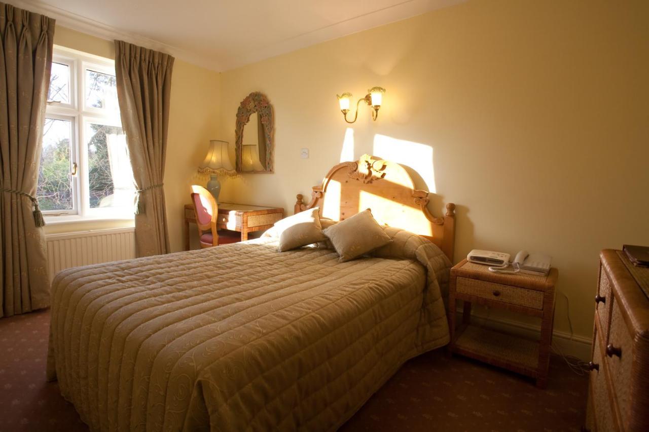 Fines Bayliwick Hotel Bracknell Ngoại thất bức ảnh