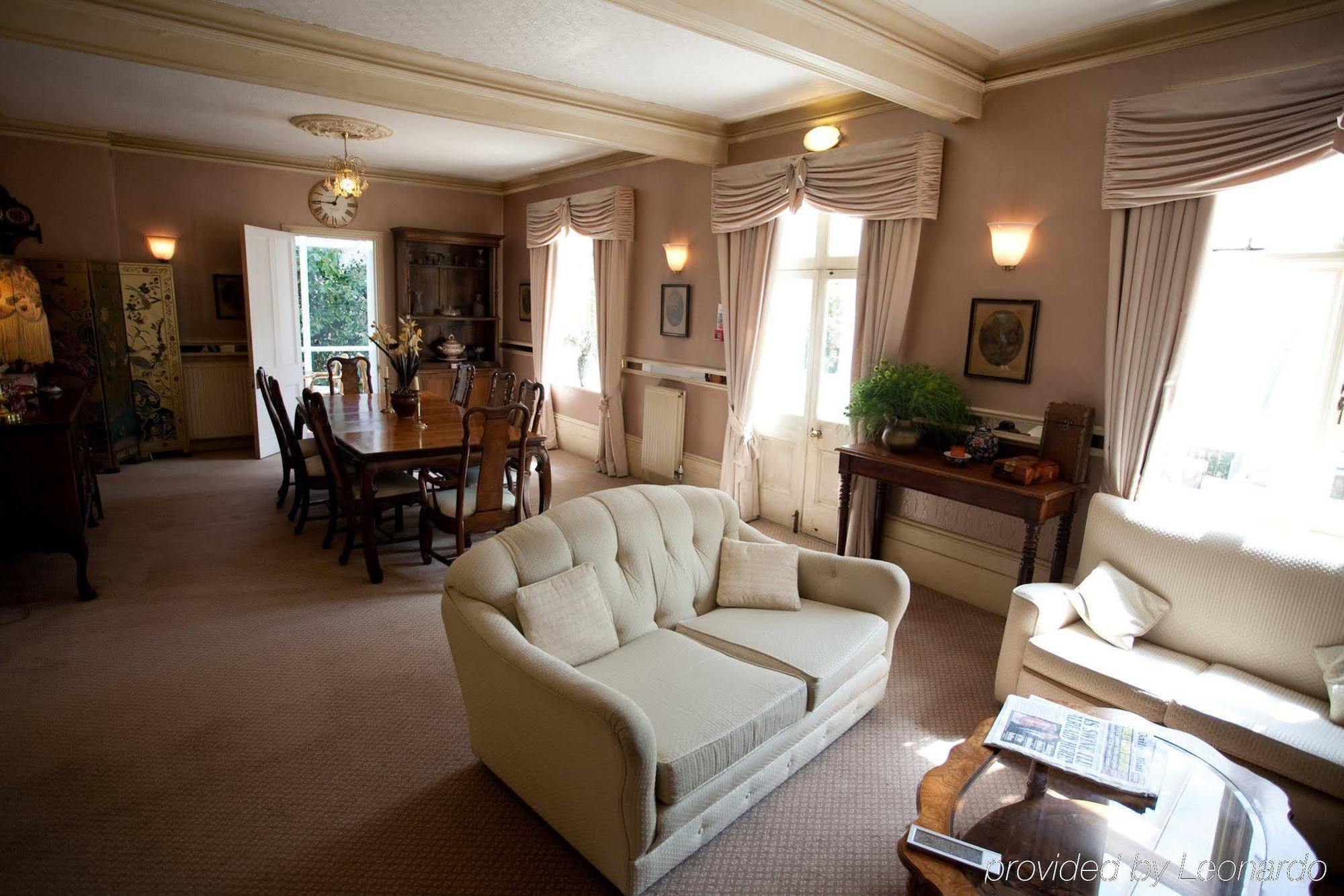 Fines Bayliwick Hotel Bracknell Ngoại thất bức ảnh