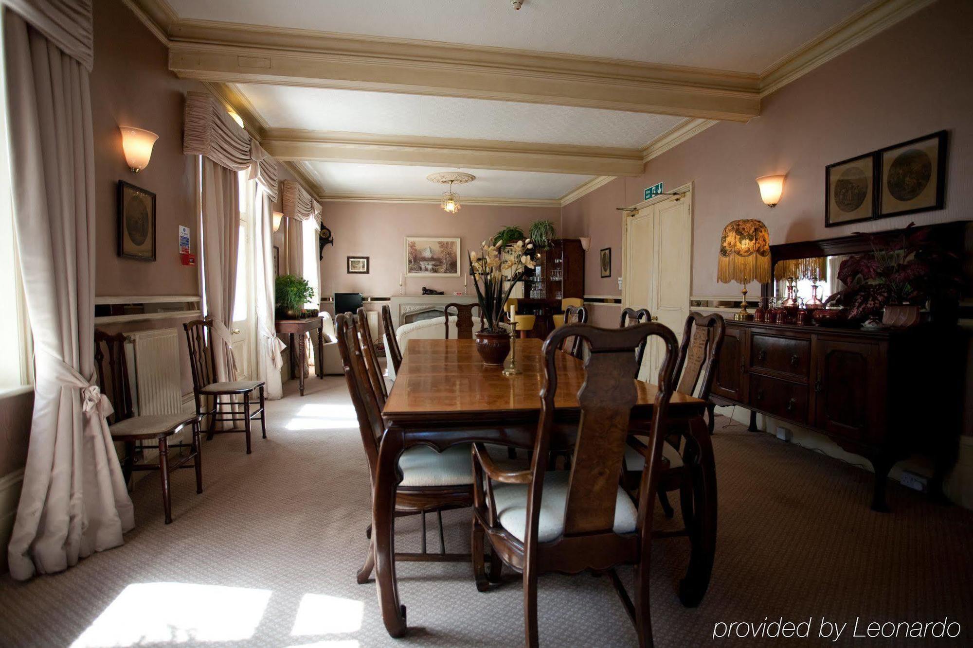 Fines Bayliwick Hotel Bracknell Ngoại thất bức ảnh
