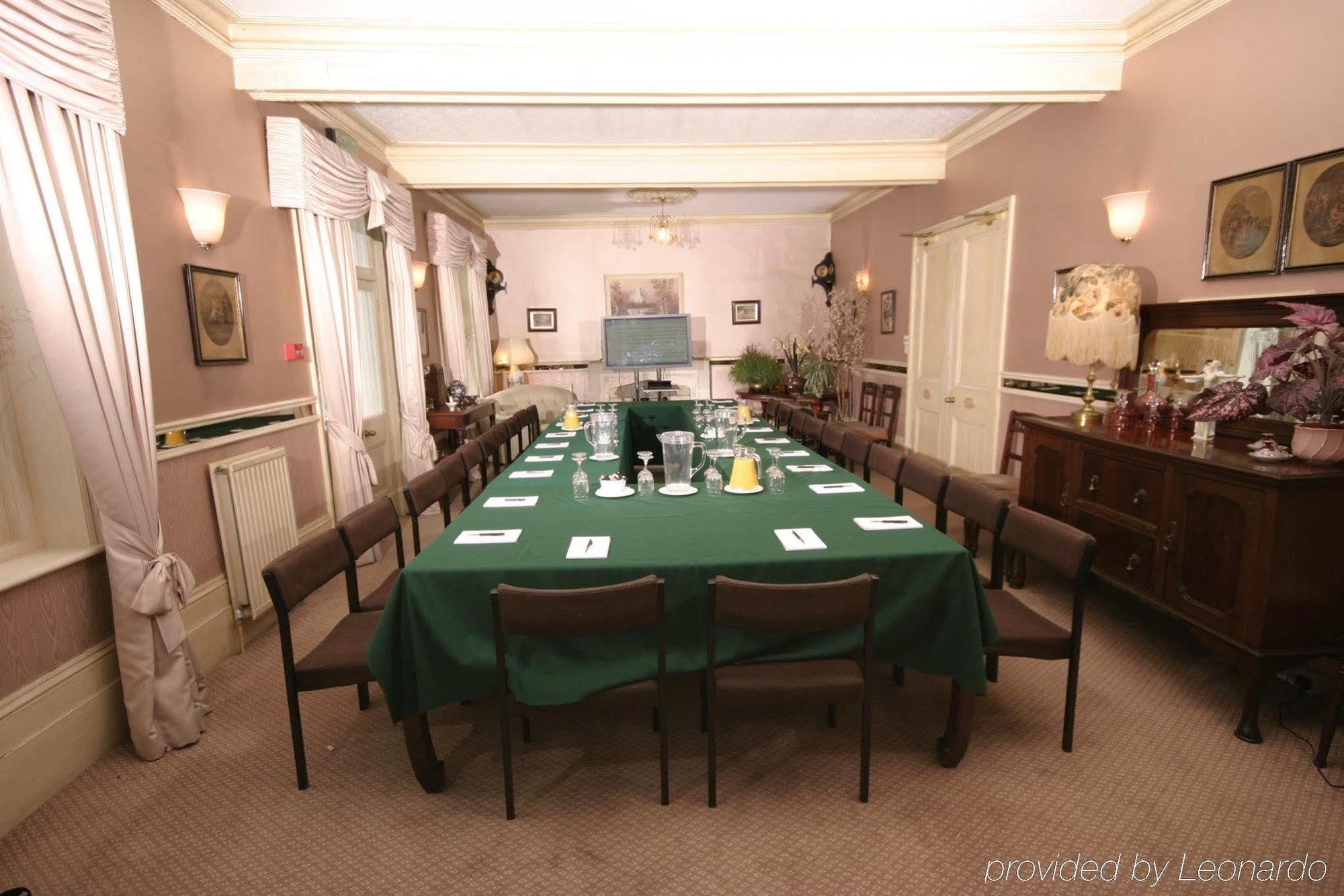 Fines Bayliwick Hotel Bracknell Ngoại thất bức ảnh