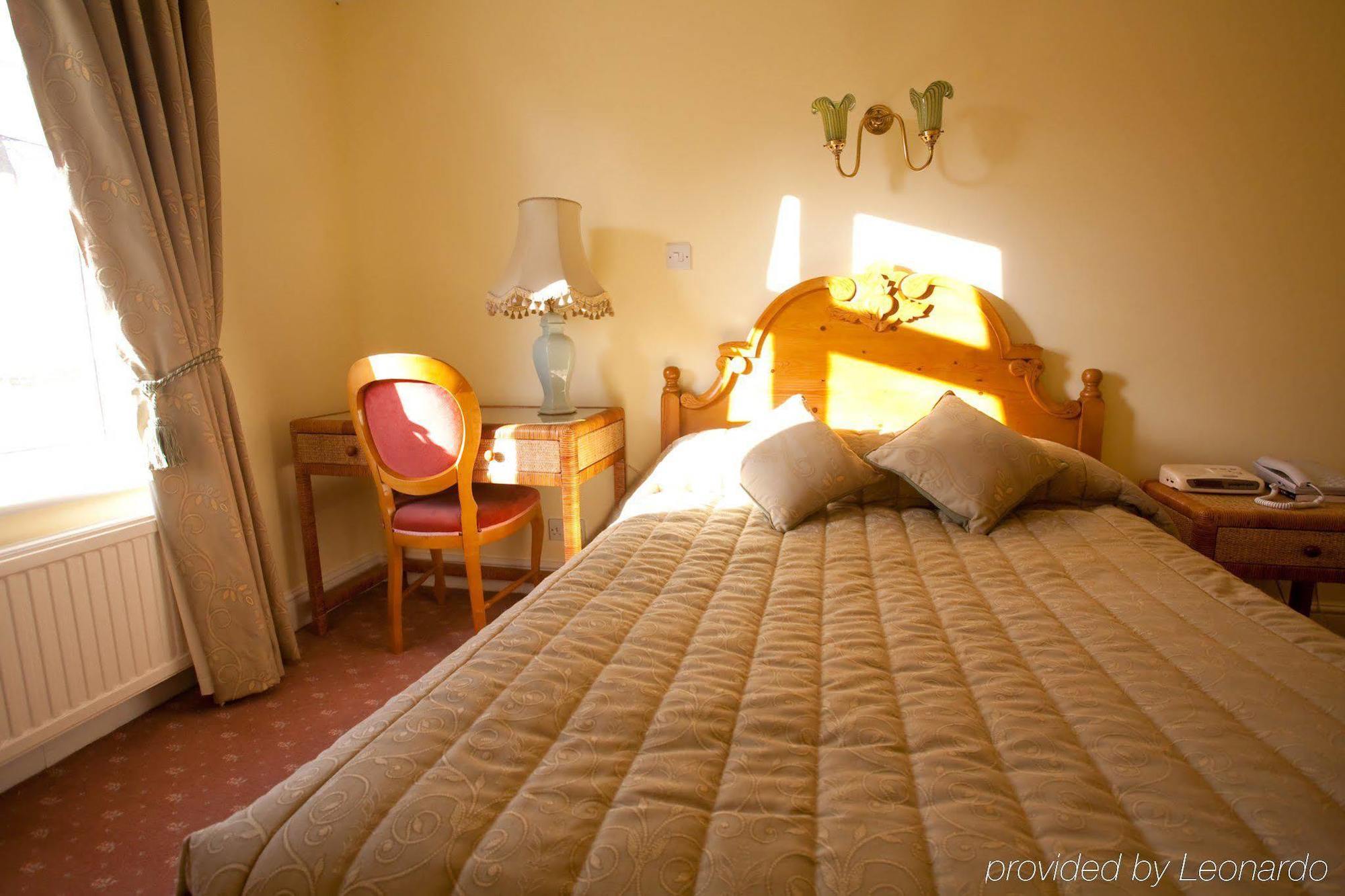 Fines Bayliwick Hotel Bracknell Ngoại thất bức ảnh
