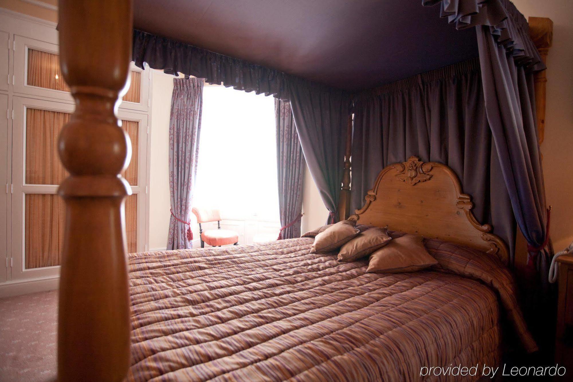 Fines Bayliwick Hotel Bracknell Ngoại thất bức ảnh