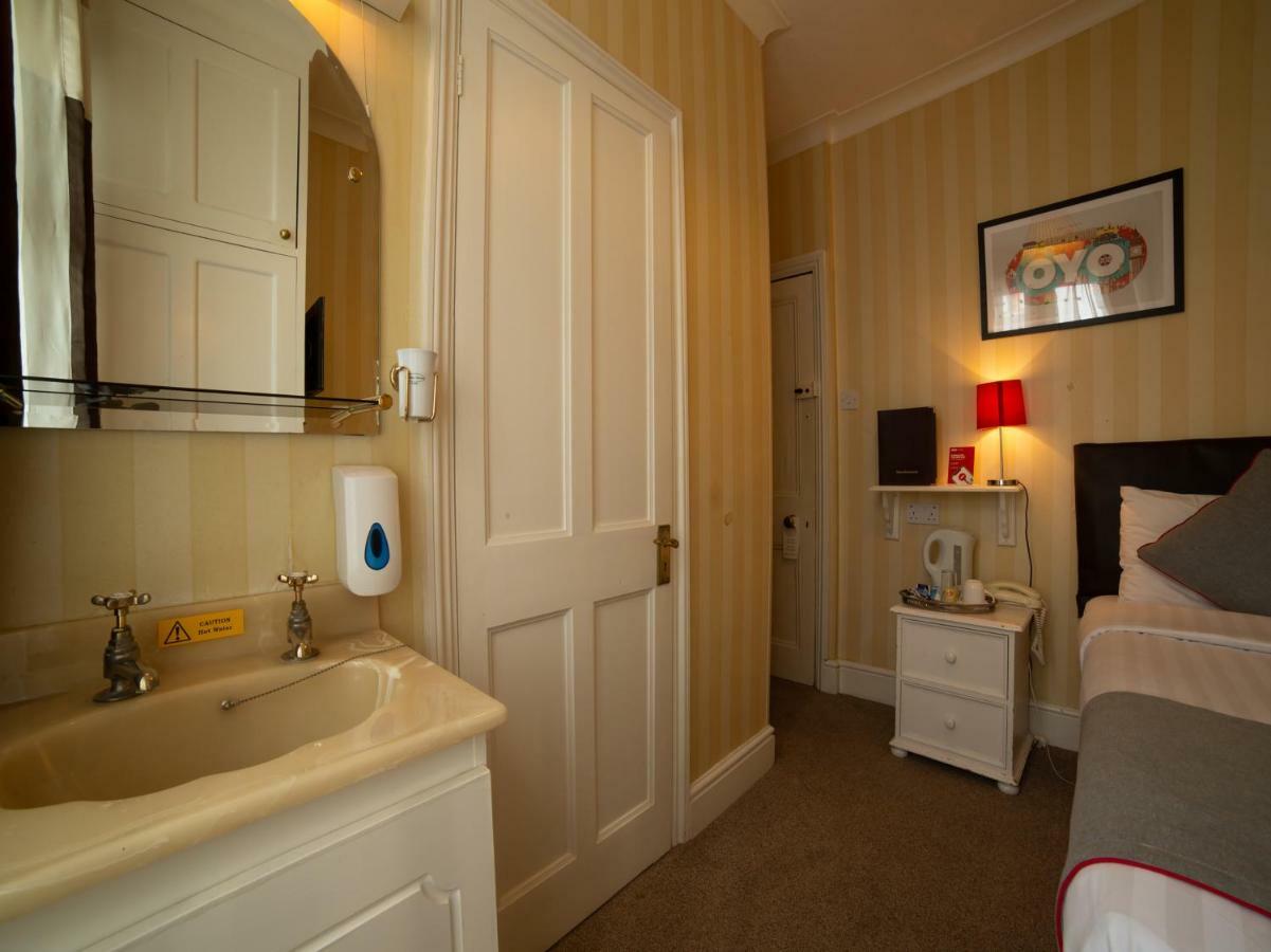 Fines Bayliwick Hotel Bracknell Ngoại thất bức ảnh