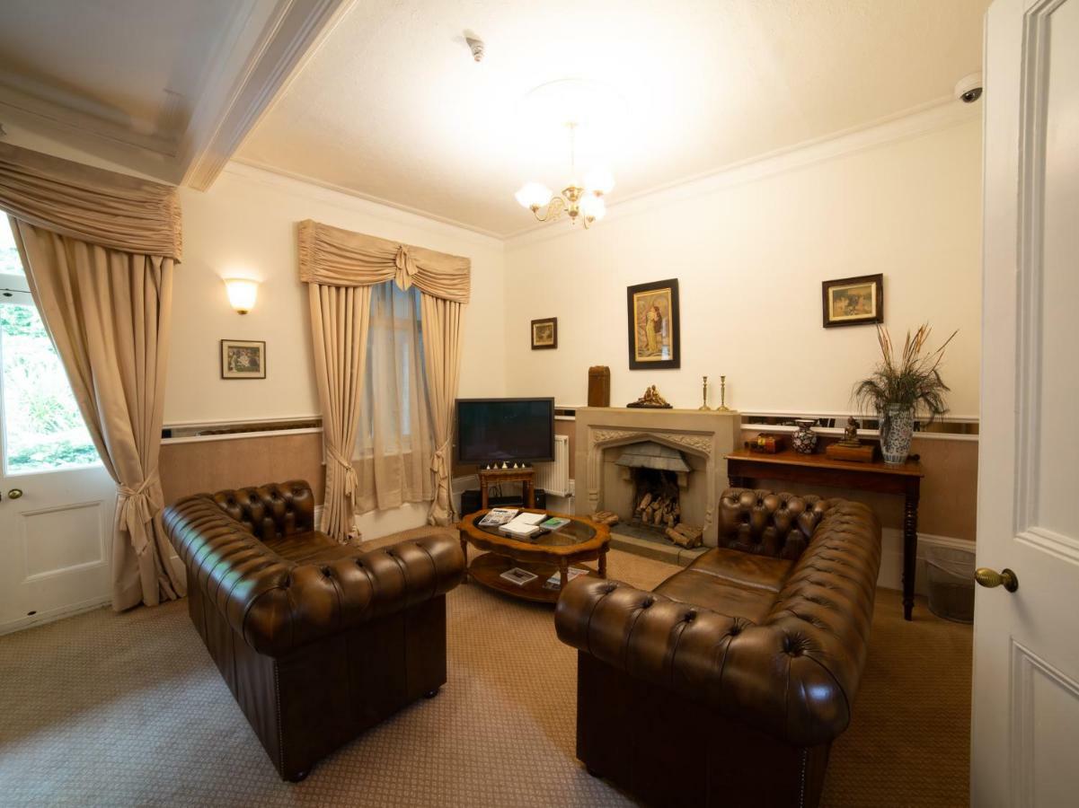 Fines Bayliwick Hotel Bracknell Ngoại thất bức ảnh