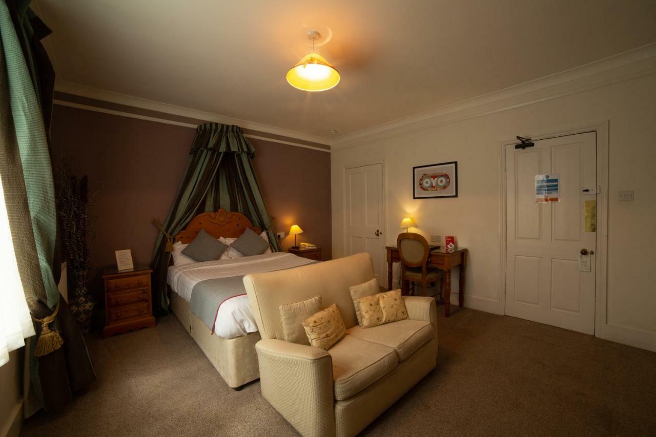 Fines Bayliwick Hotel Bracknell Ngoại thất bức ảnh