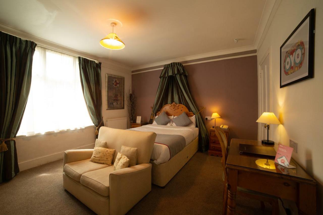 Fines Bayliwick Hotel Bracknell Ngoại thất bức ảnh