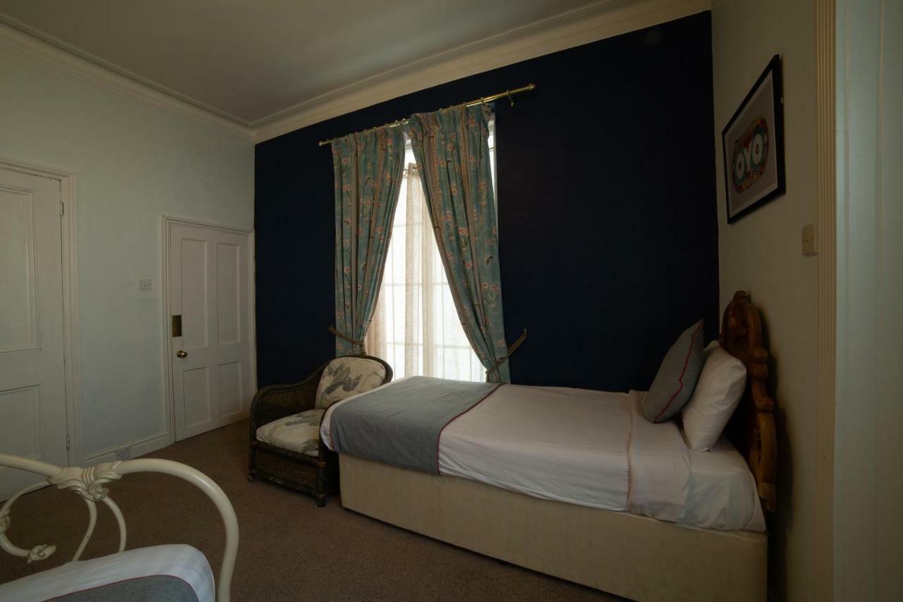 Fines Bayliwick Hotel Bracknell Ngoại thất bức ảnh
