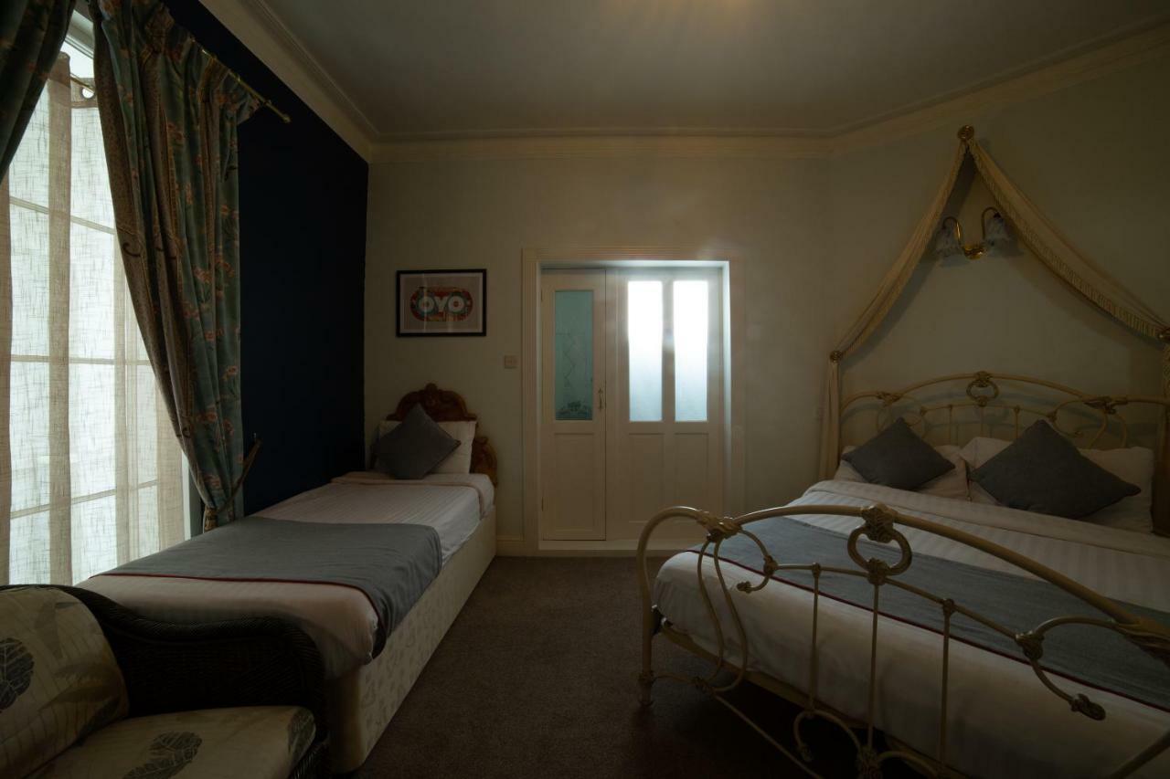 Fines Bayliwick Hotel Bracknell Ngoại thất bức ảnh