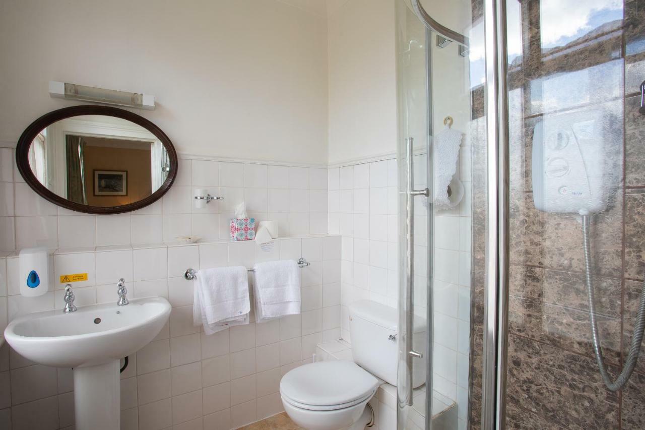 Fines Bayliwick Hotel Bracknell Ngoại thất bức ảnh