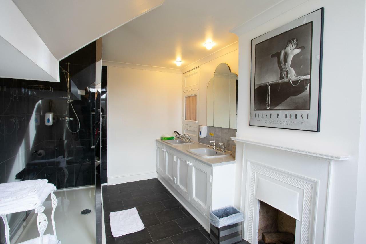 Fines Bayliwick Hotel Bracknell Ngoại thất bức ảnh