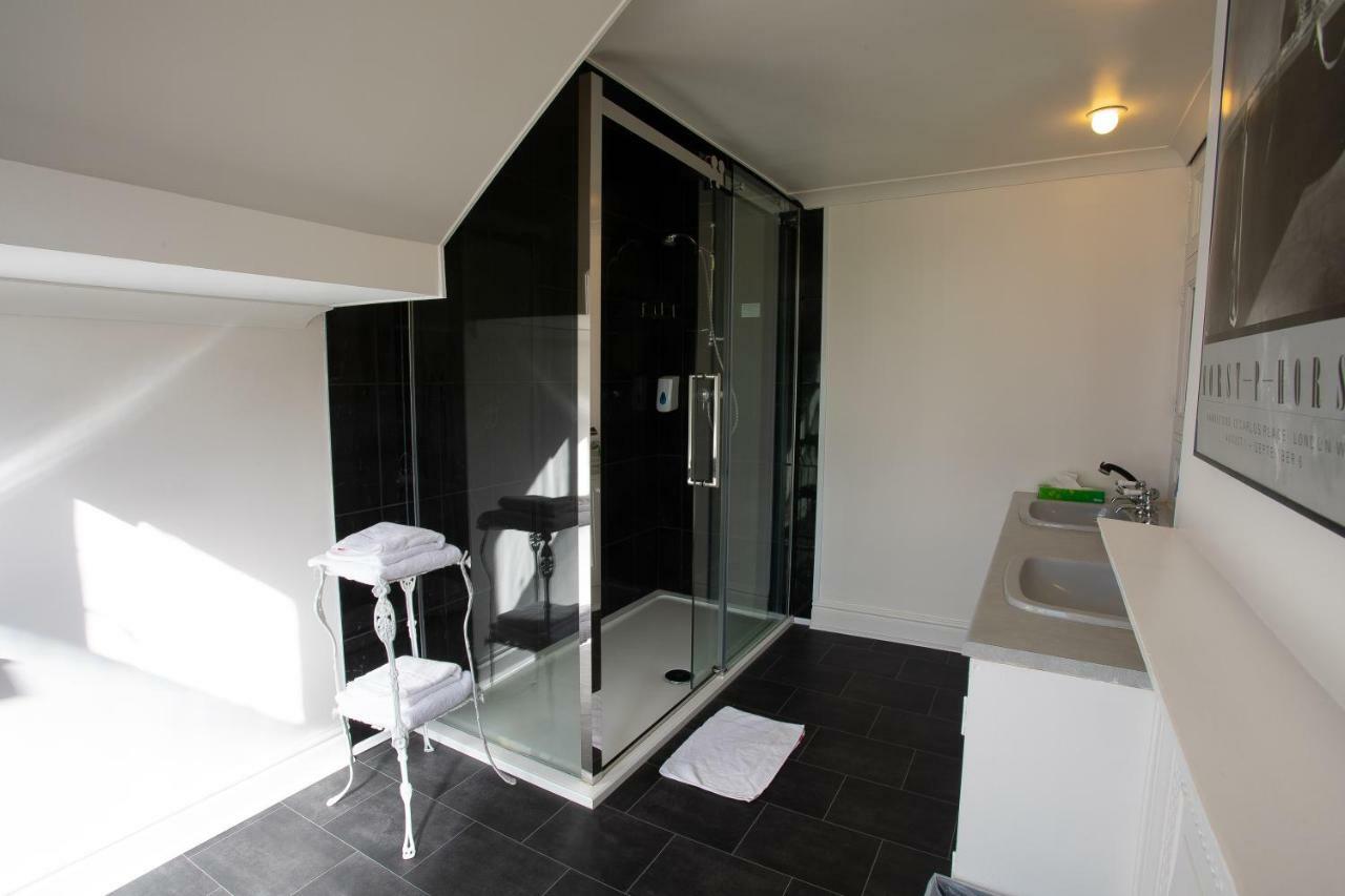 Fines Bayliwick Hotel Bracknell Ngoại thất bức ảnh
