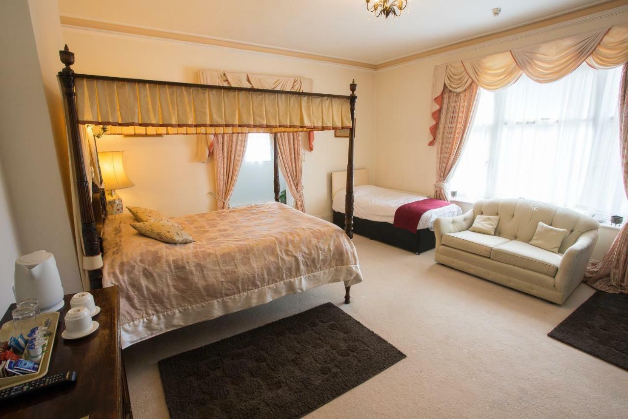 Fines Bayliwick Hotel Bracknell Ngoại thất bức ảnh