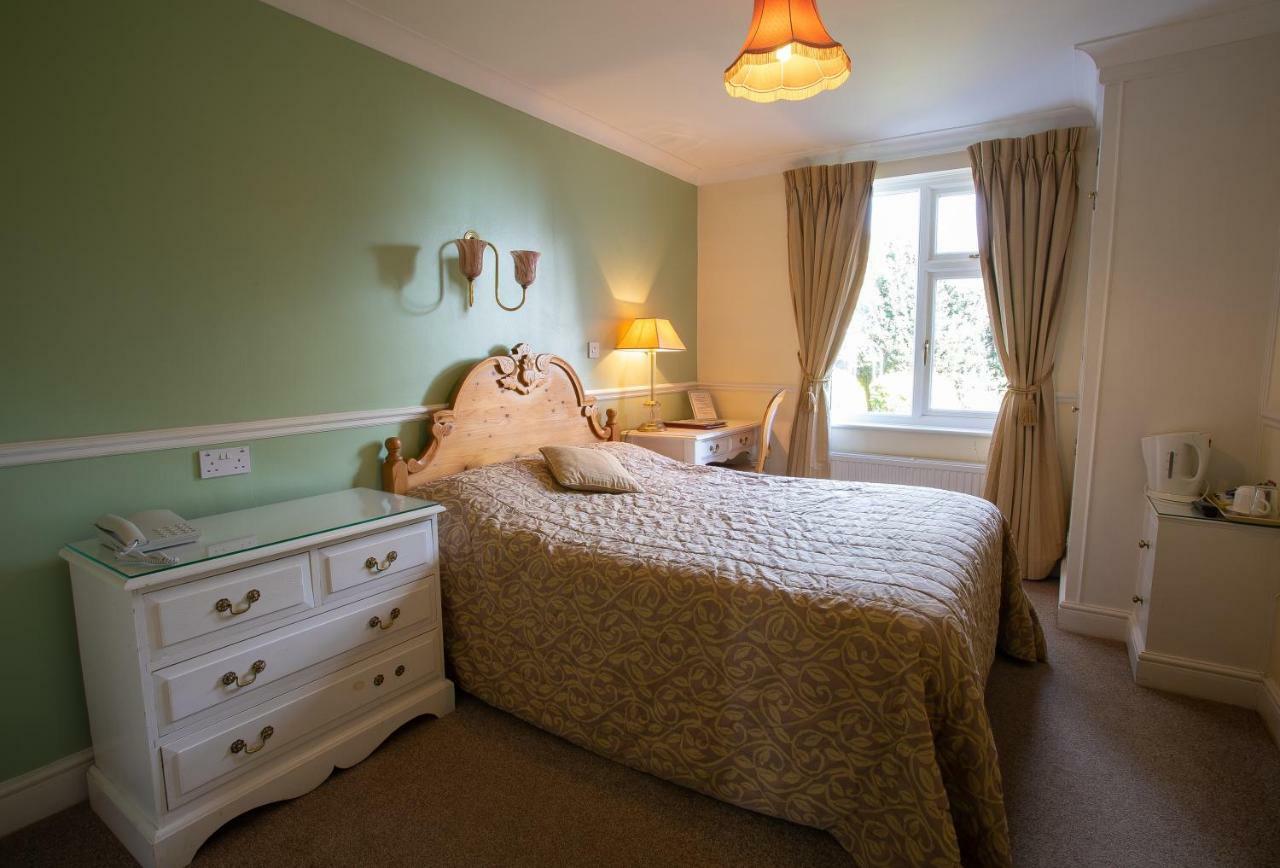Fines Bayliwick Hotel Bracknell Ngoại thất bức ảnh