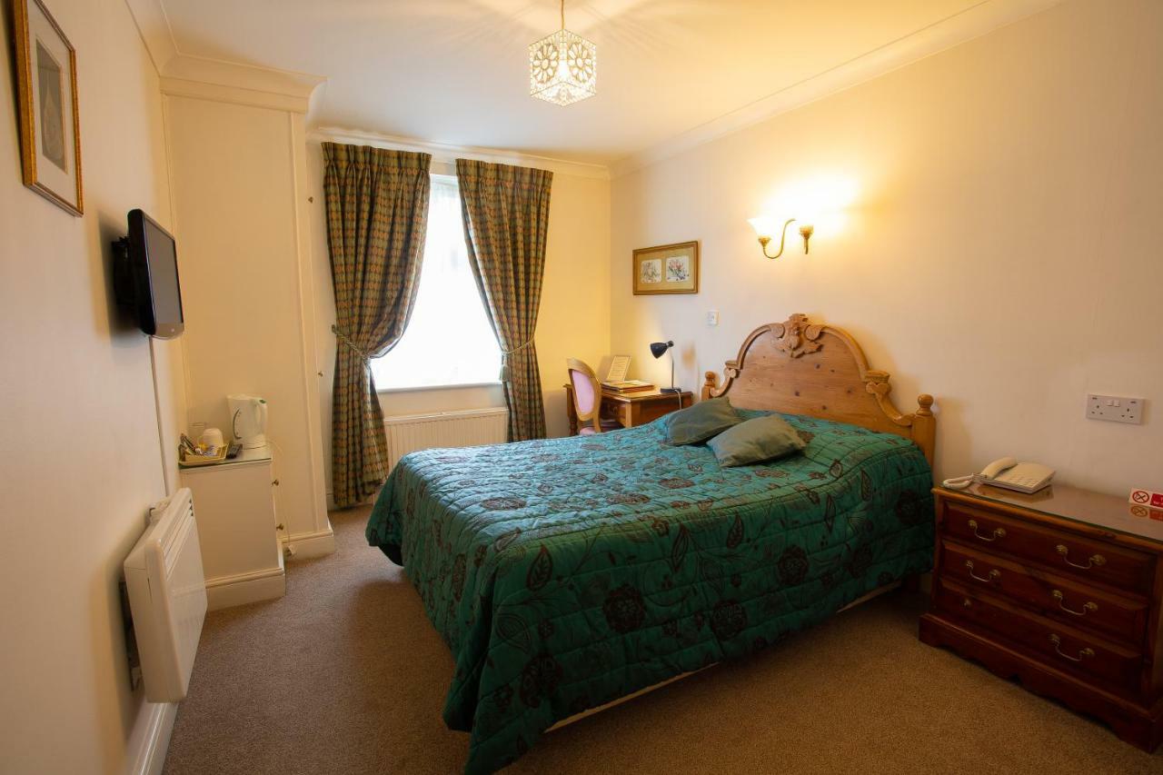 Fines Bayliwick Hotel Bracknell Ngoại thất bức ảnh