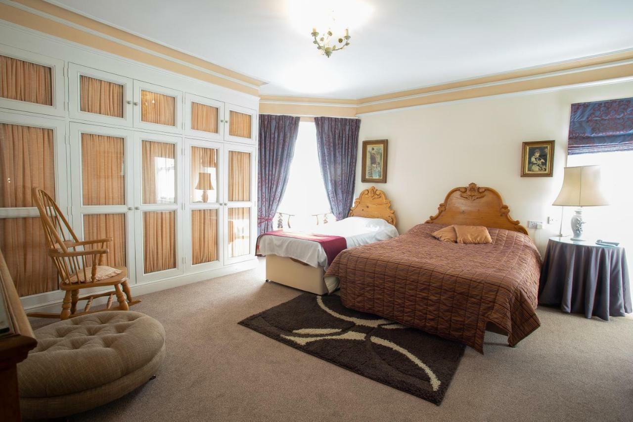 Fines Bayliwick Hotel Bracknell Ngoại thất bức ảnh