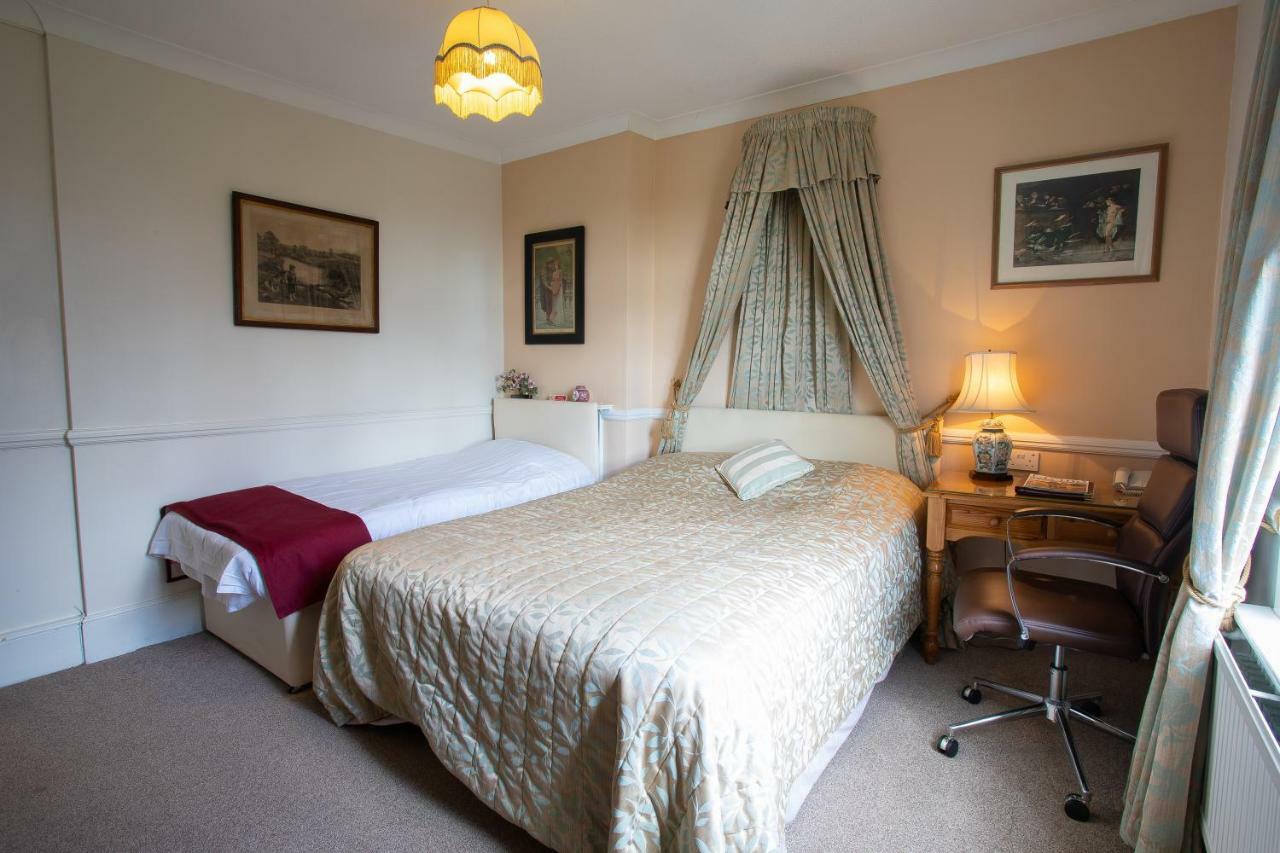 Fines Bayliwick Hotel Bracknell Ngoại thất bức ảnh