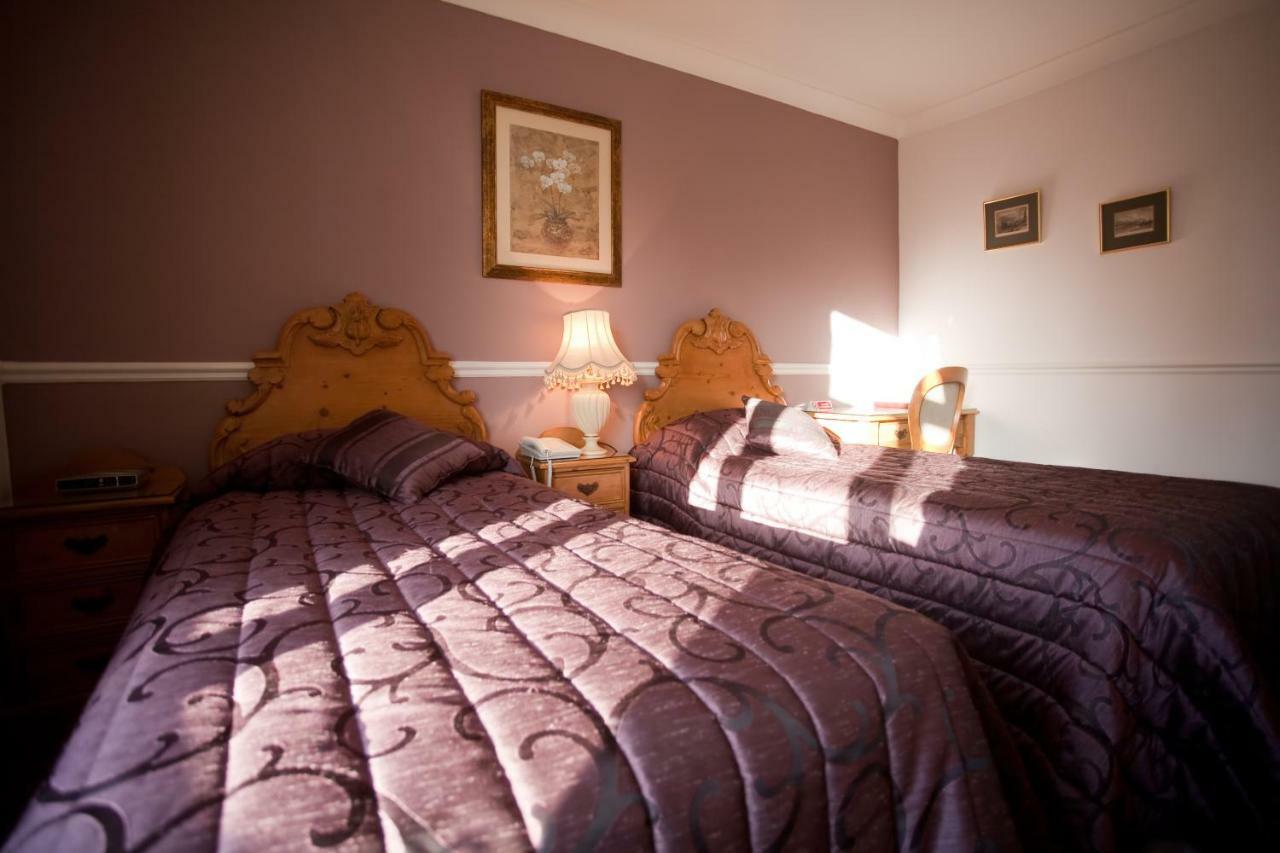 Fines Bayliwick Hotel Bracknell Ngoại thất bức ảnh